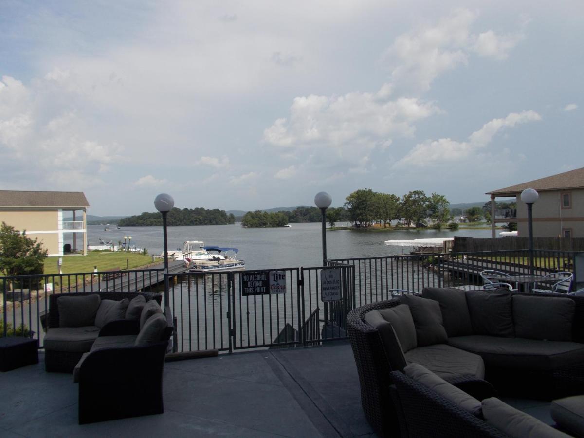 Baymont On The Lake By Wyndham Hot Springs Exterior foto
